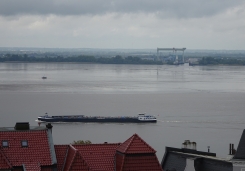 und die Elbe hat auch noch Platz.jpg